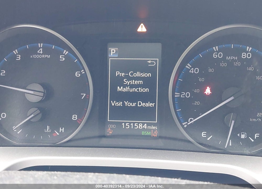 2018 TOYOTA RAV4 XLE VIN: JTMRFREV8JD233827
