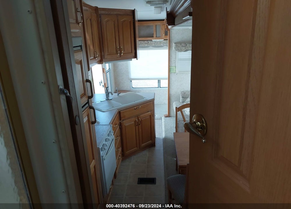 2004 CEDAR CREEK 5TH WHEEL TRAVEL TRAILER VIN: 4X4FCRF2X4P189438