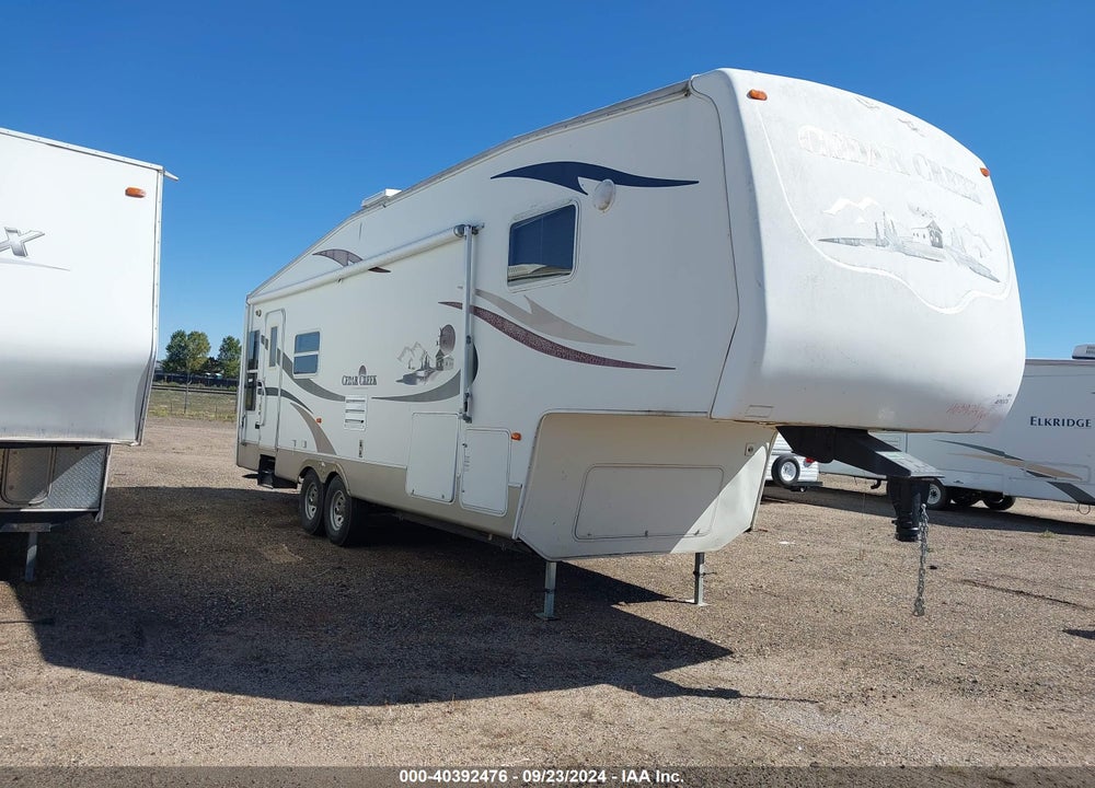 2004 CEDAR CREEK 5TH WHEEL TRAVEL TRAILER VIN: 4X4FCRF2X4P189438