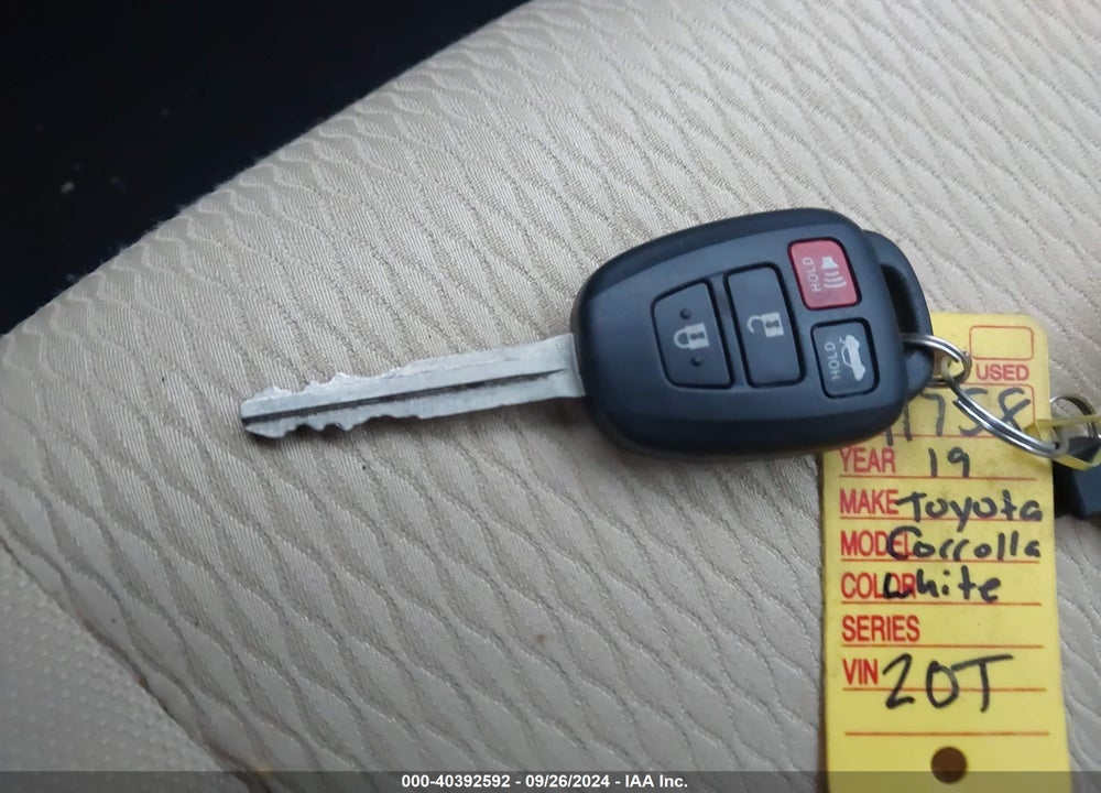 2019 TOYOTA COROLLA LE VIN: 2T1BURHE8KC198790