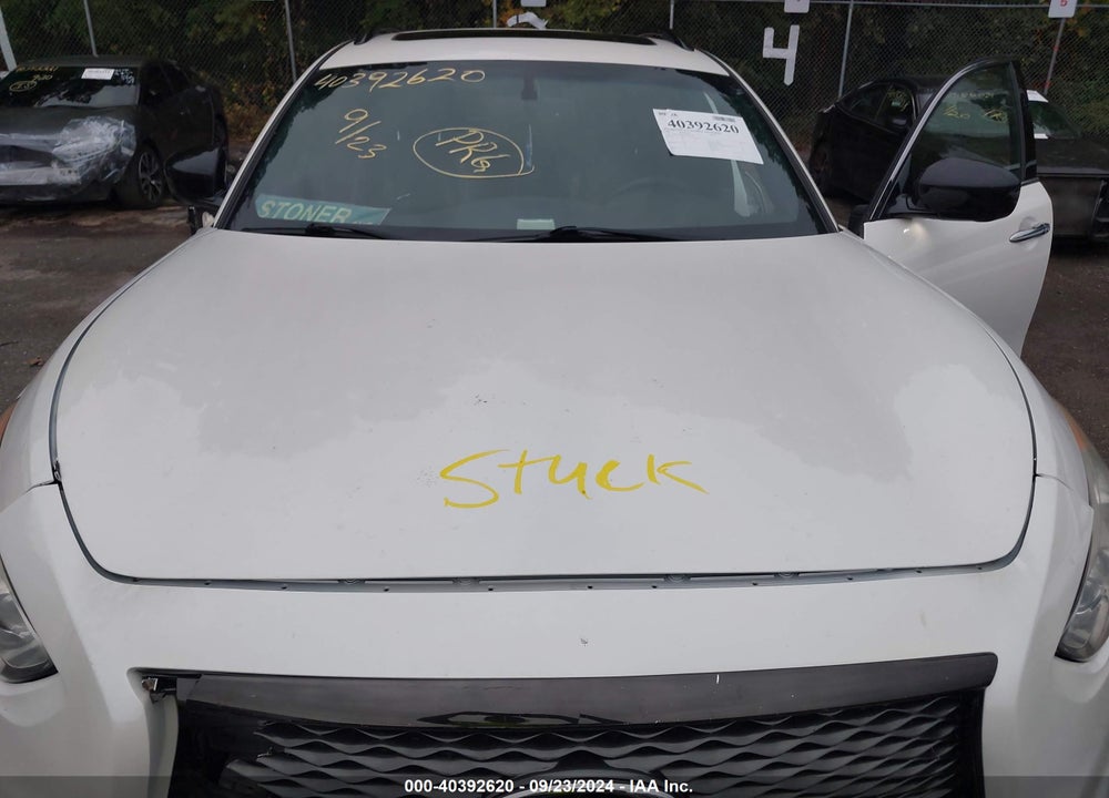 2017 INFINITI QX70 VIN: JN8CS1MW9HM410428