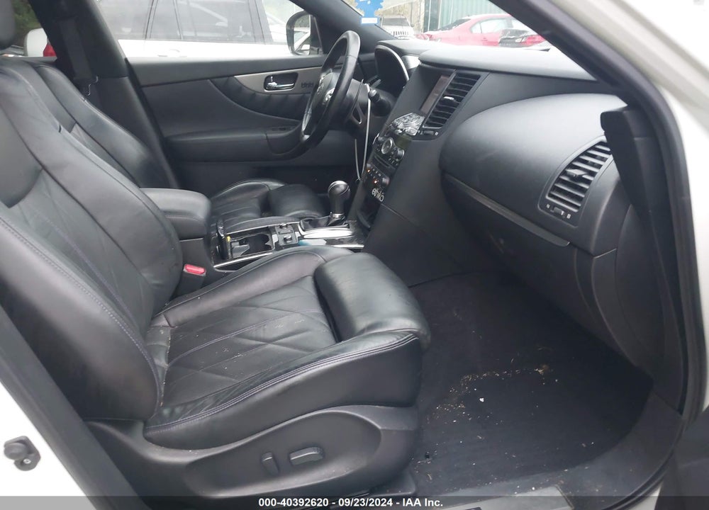 2017 INFINITI QX70 VIN: JN8CS1MW9HM410428