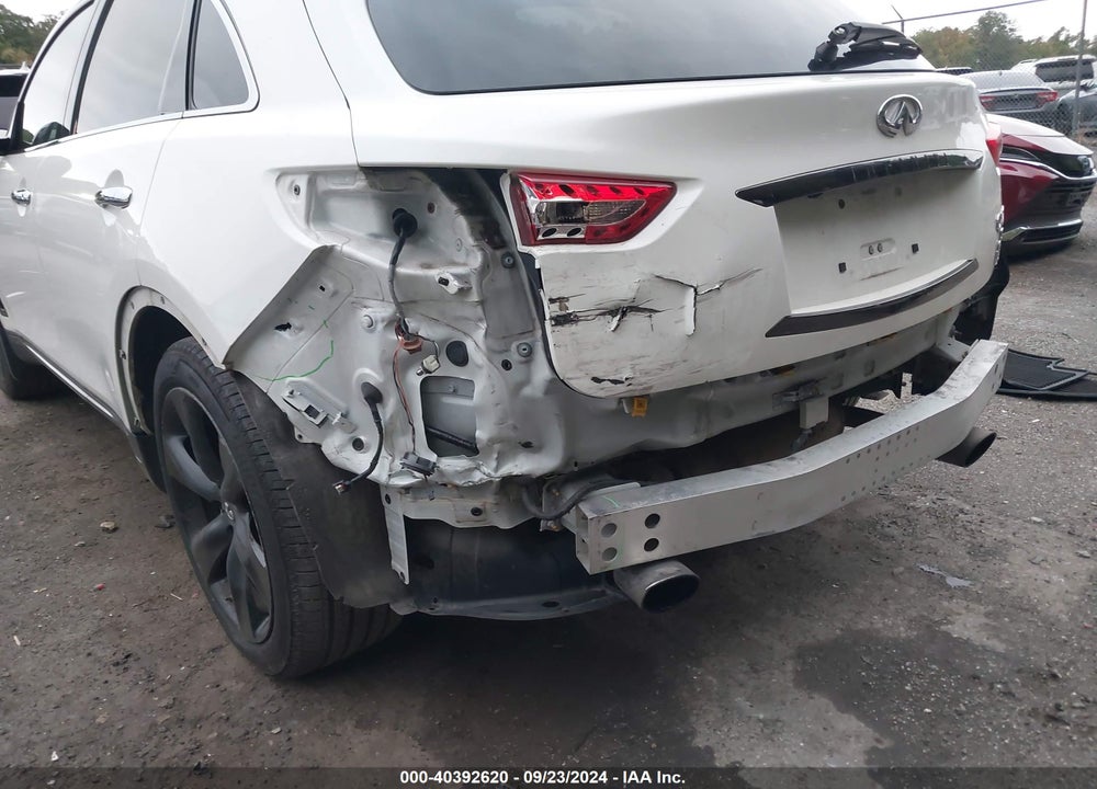 2017 INFINITI QX70 VIN: JN8CS1MW9HM410428