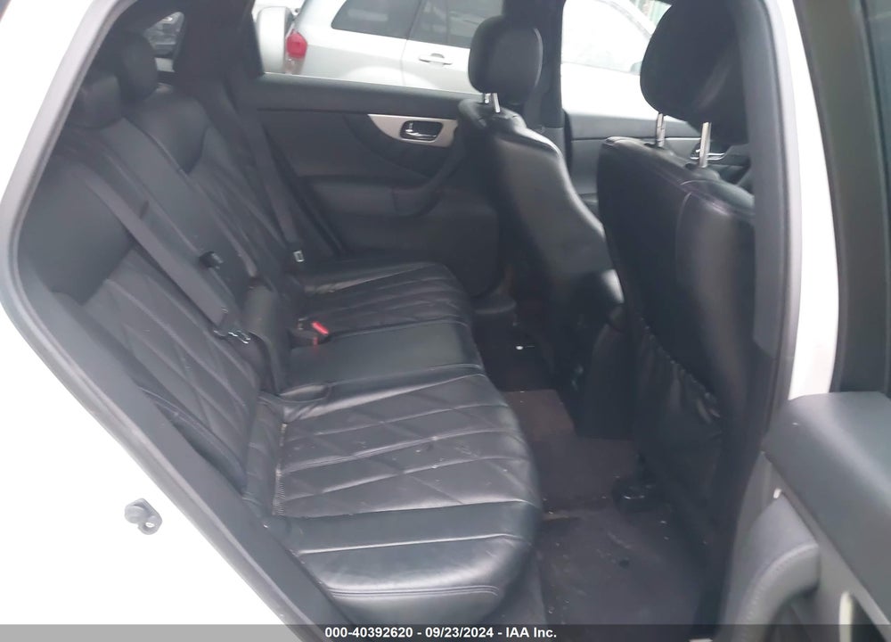2017 INFINITI QX70 VIN: JN8CS1MW9HM410428