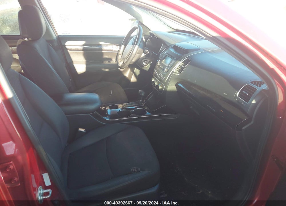 2014 KIA SORENTO LX VIN: 5XYKT3A69EG537696