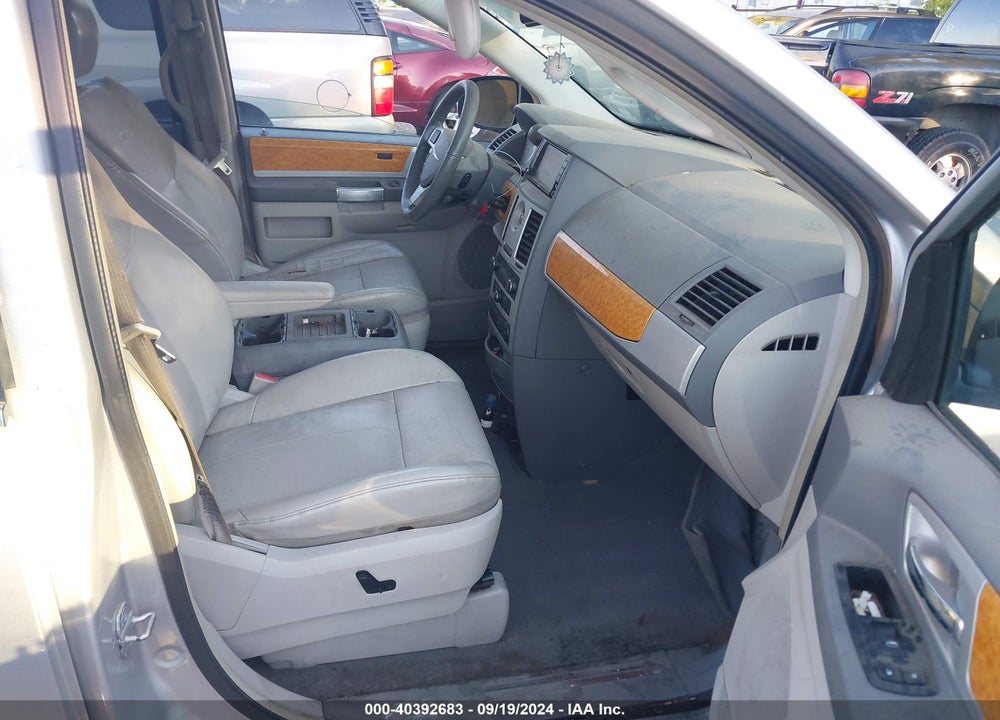2008 CHRYSLER TOWN & COUNTRY LIMITED VIN: 2A8HR64X18R132861