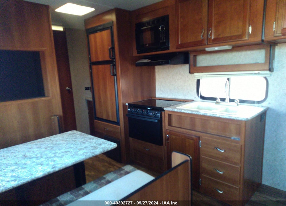 2016 FOREST RIVER PRIME TIME AVENGER VIN: 5ZT2AVRB1GB911491