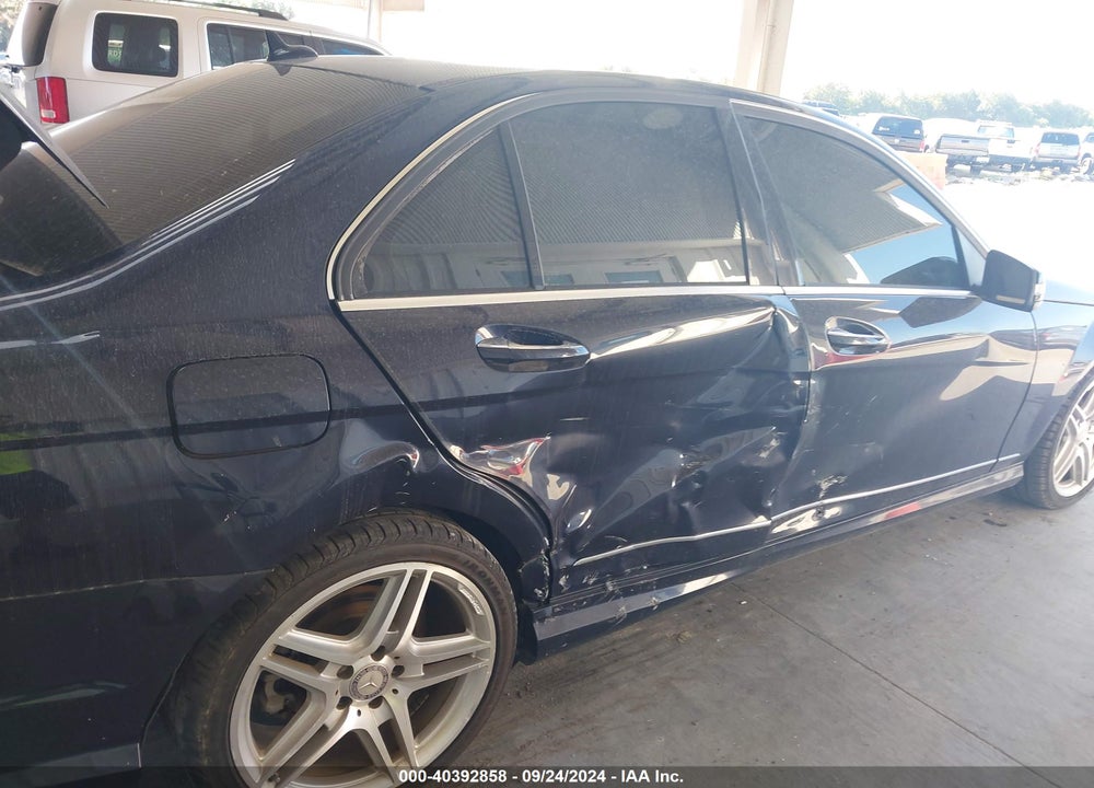 2014 MERCEDES-BENZ C 250 LUXURY/SPORT VIN: WDDGF4HB9EG244485