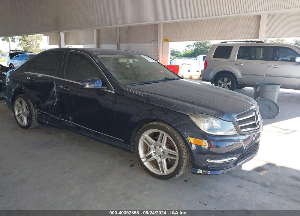2014 MERCEDES-BENZ C 250 LUXURY/SPORT VIN: WDDGF4HB9EG244485