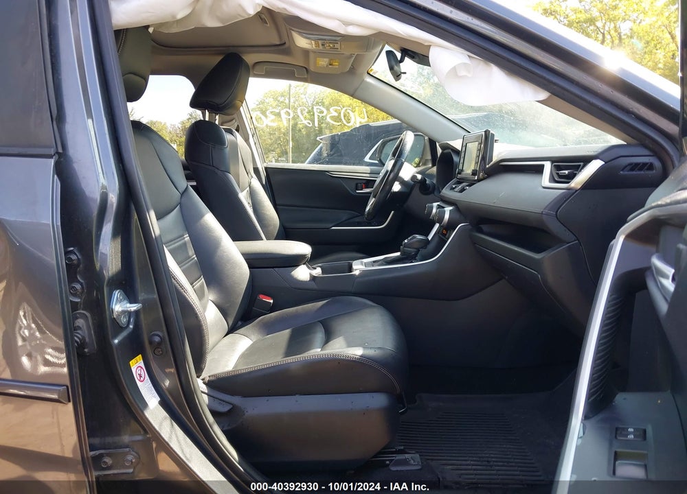 2019 TOYOTA RAV4 XLE PREMIUM VIN: JTMA1RFV1KD006247