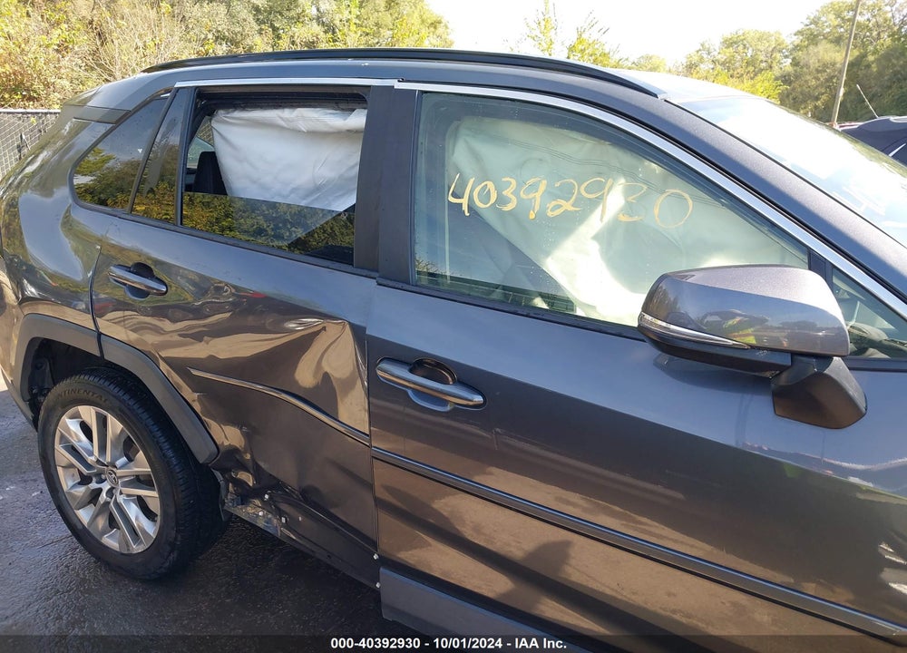 2019 TOYOTA RAV4 XLE PREMIUM VIN: JTMA1RFV1KD006247