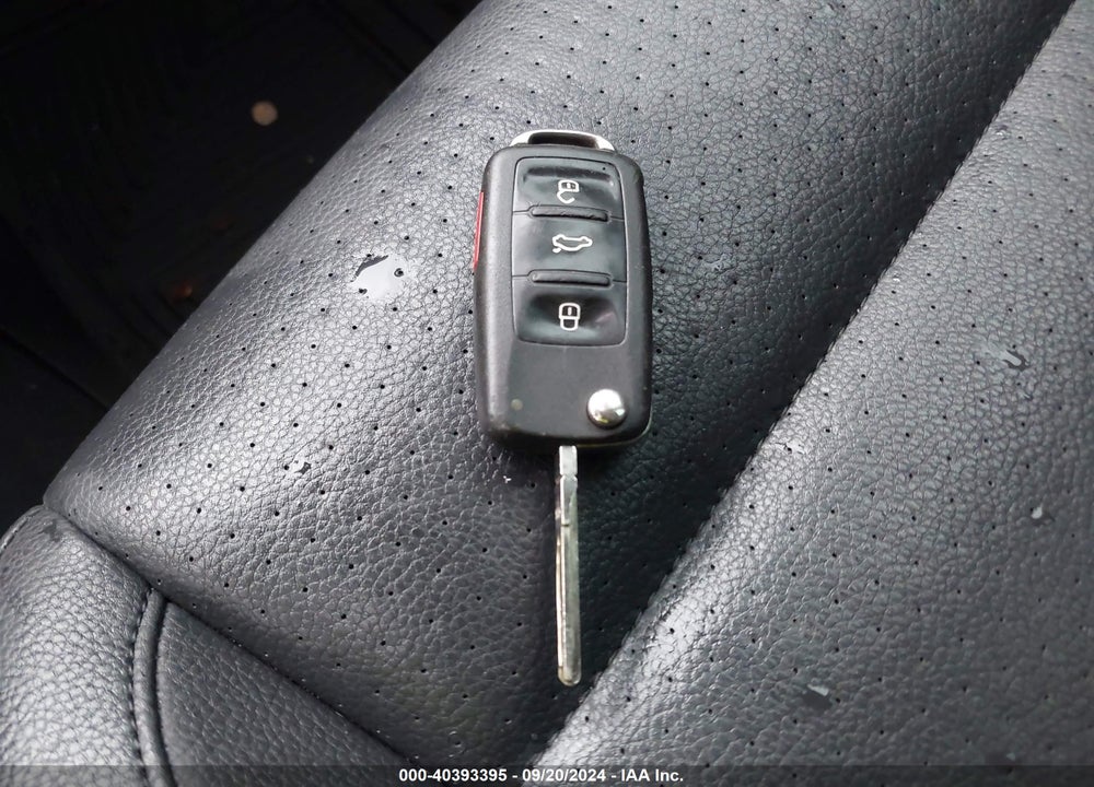 2011 VOLKSWAGEN TIGUAN SE VIN: WVGBV7AX6BW561359