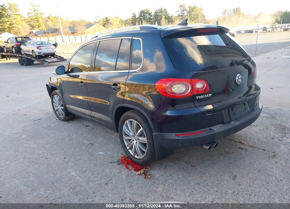 2011 VOLKSWAGEN TIGUAN SE VIN: WVGBV7AX6BW561359