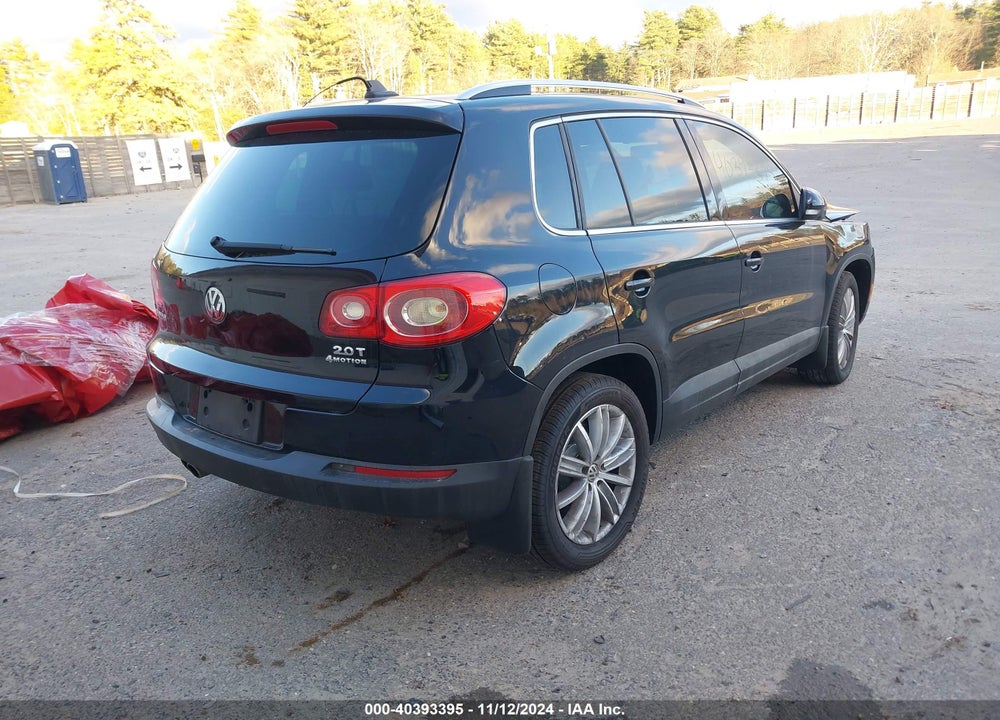 2011 VOLKSWAGEN TIGUAN SE VIN: WVGBV7AX6BW561359