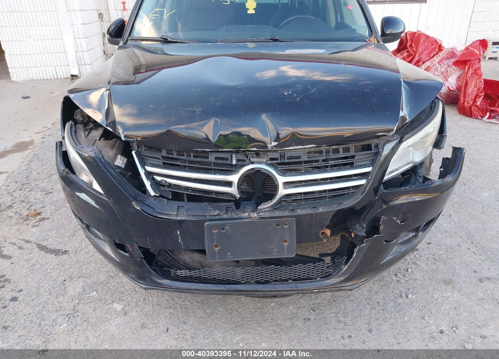 2011 VOLKSWAGEN TIGUAN SE VIN: WVGBV7AX6BW561359