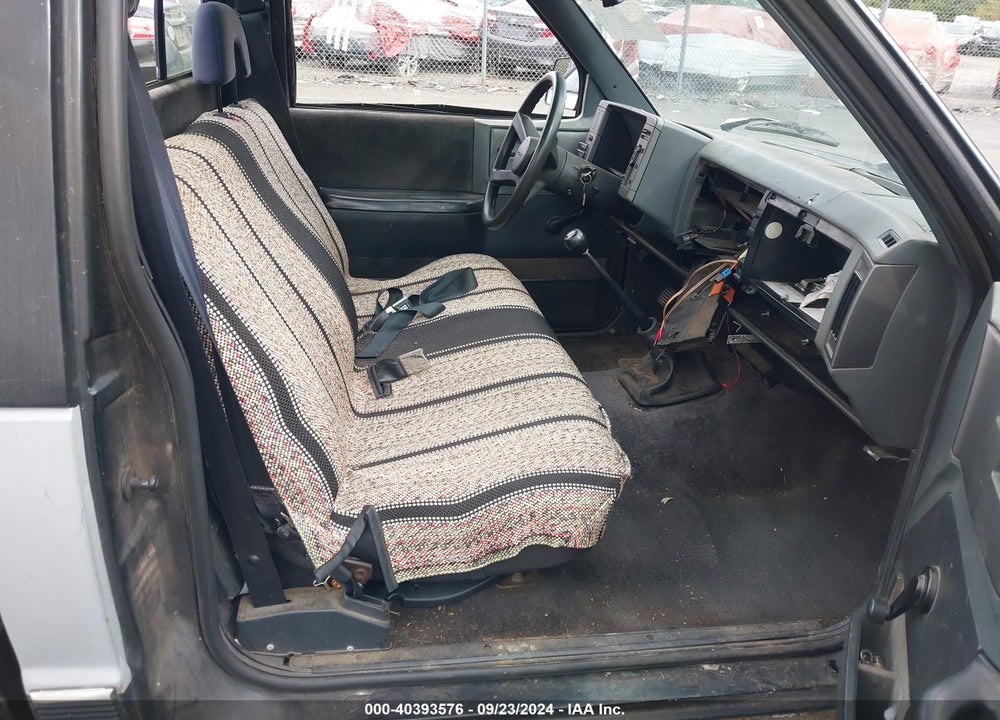 1992 CHEVROLET S TRUCK S10 VIN: 1GCCS14R6N8223190