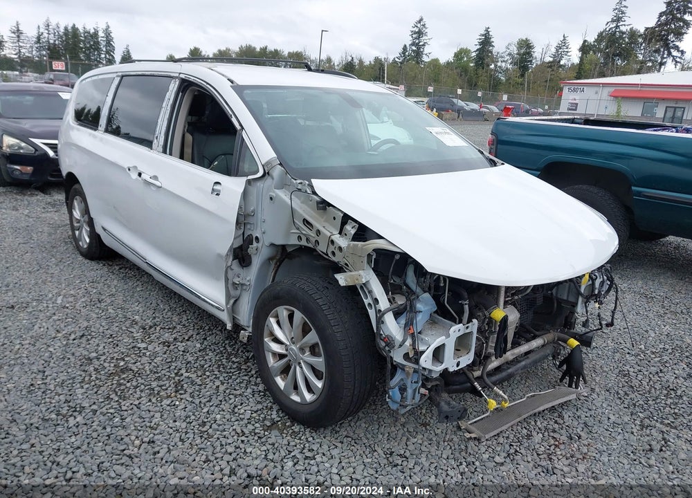 2019 CHRYSLER PACIFICA TOURING L VIN: 2C4RC1BG4KR626108