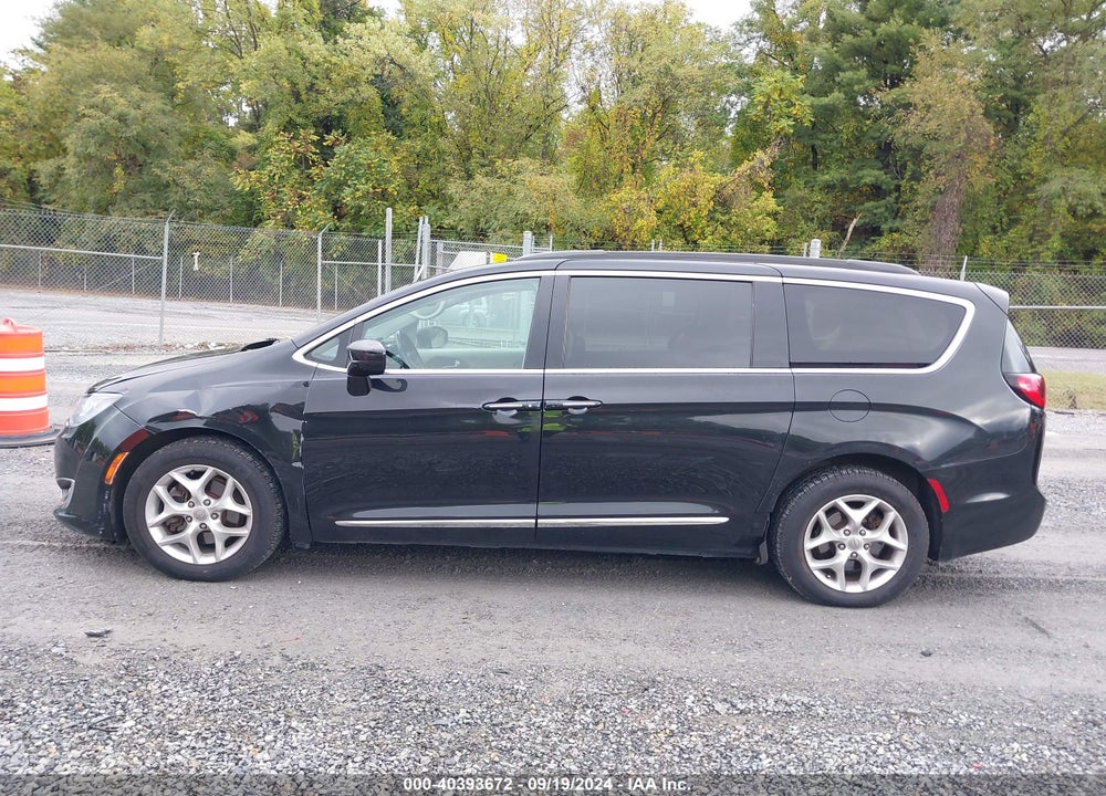 2017 CHRYSLER PACIFICA TOURING L VIN: 2C4RC1BG5HR810059