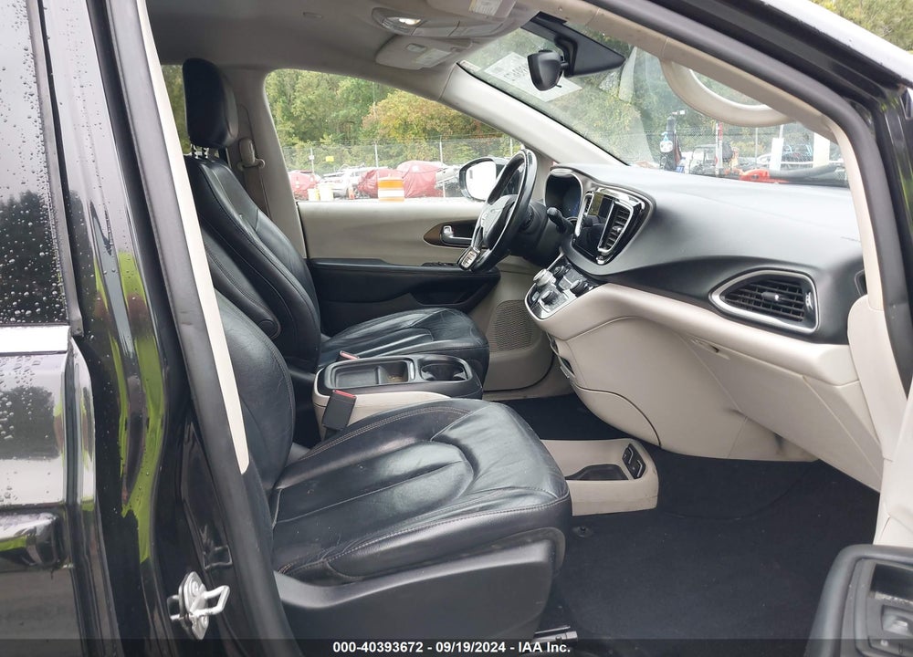 2017 CHRYSLER PACIFICA TOURING L VIN: 2C4RC1BG5HR810059