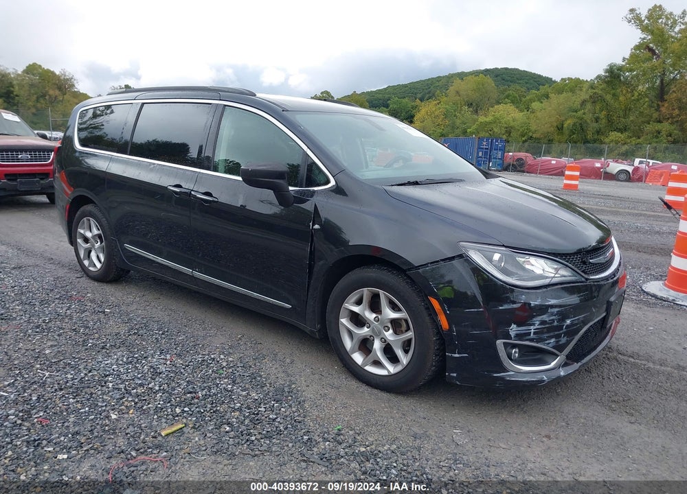 2017 CHRYSLER PACIFICA TOURING L VIN: 2C4RC1BG5HR810059