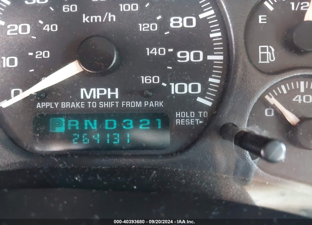 2002 CHEVROLET SUBURBAN 1500 LS VIN: 3GNEC16Z42G321571