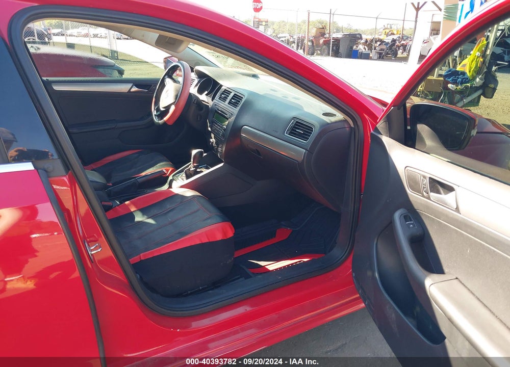 2015 VOLKSWAGEN JETTA 1.8T SE VIN: 3VWD17AJ1FM257024