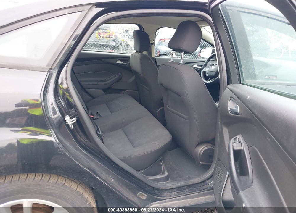 2015 FORD FOCUS SE VIN: 1FADP3F21FL329164