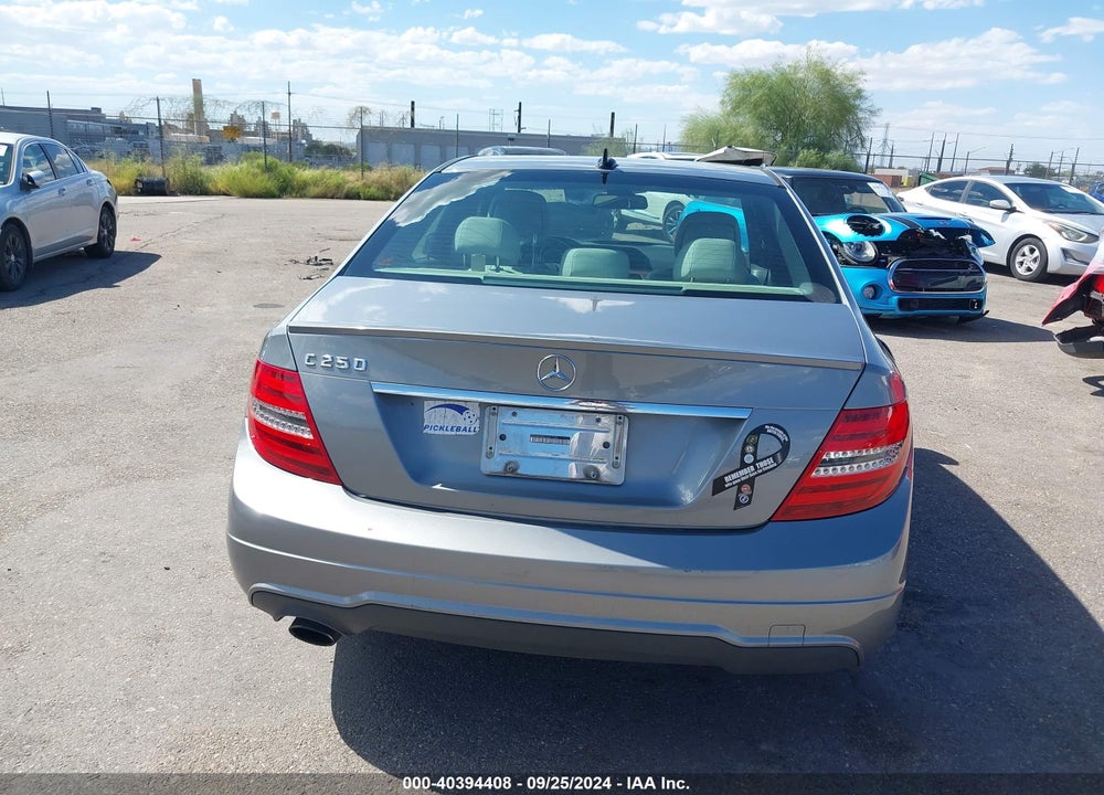 2012 MERCEDES-BENZ C 250 LUXURY/SPORT VIN: WDDGF4HB6CA621760