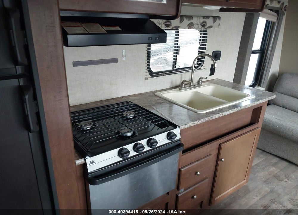 2017 KEYSTONE HIDEOUT M27DBS VIN: 4YDT19F27HN203051