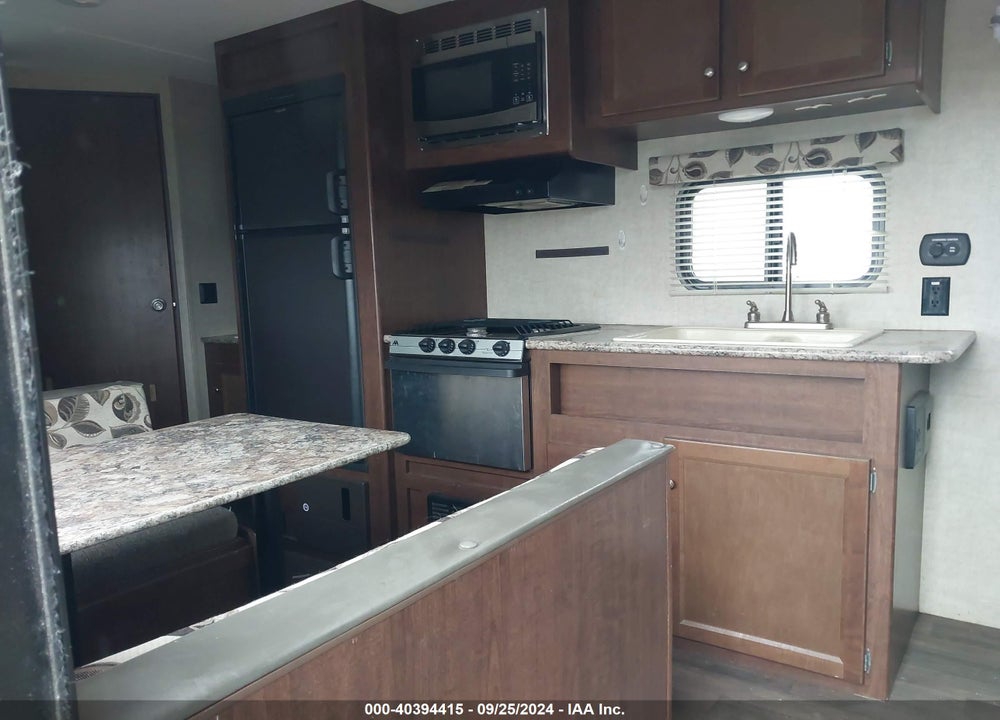 2017 KEYSTONE HIDEOUT M27DBS VIN: 4YDT19F27HN203051