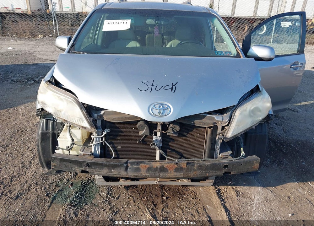 2011 TOYOTA SIENNA XLE V6 VIN: 5TDYK3DC1BS082551