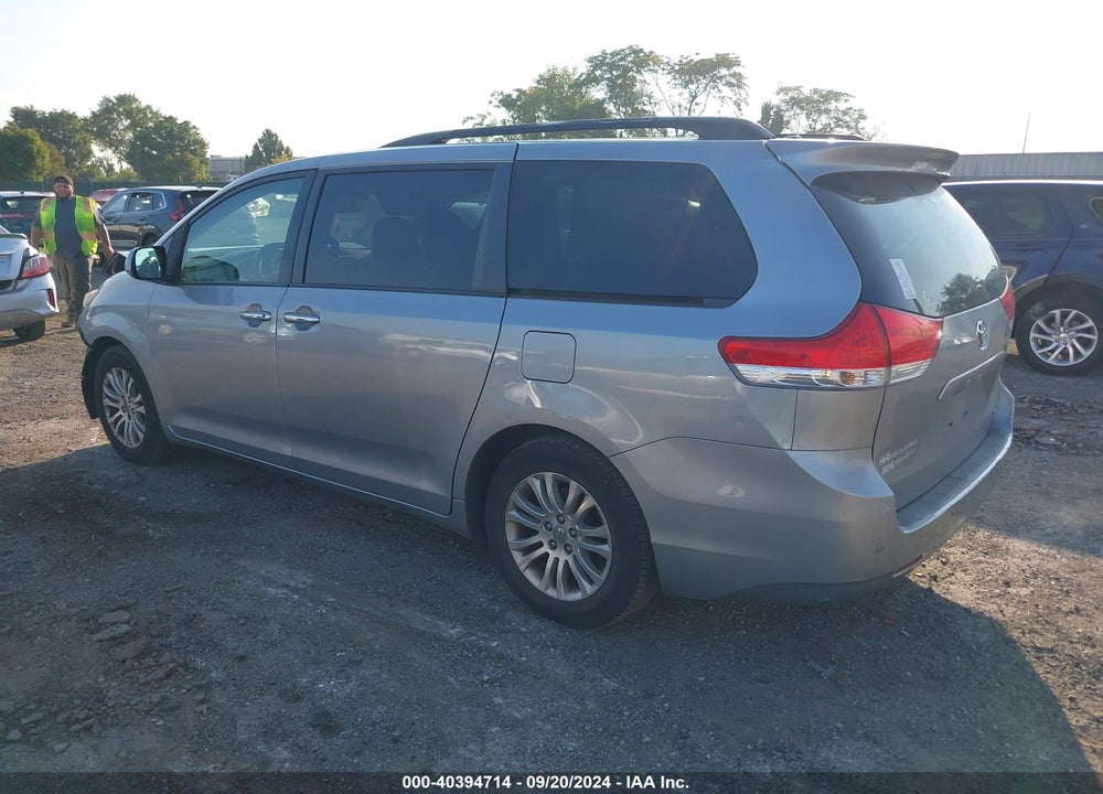 2011 TOYOTA SIENNA XLE V6 VIN: 5TDYK3DC1BS082551