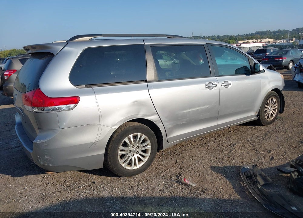 2011 TOYOTA SIENNA XLE V6 VIN: 5TDYK3DC1BS082551