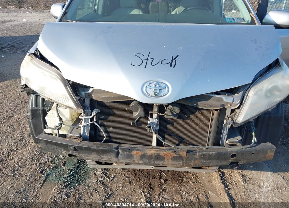 2011 TOYOTA SIENNA XLE V6 VIN: 5TDYK3DC1BS082551