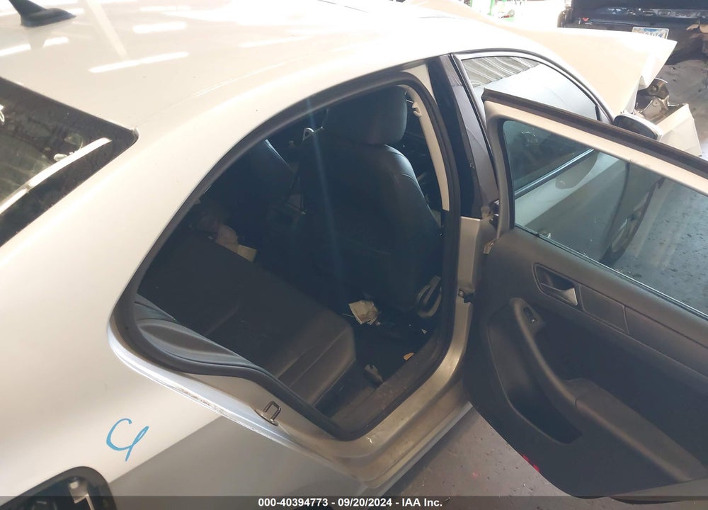 2011 VOLKSWAGEN JETTA 2.5L SE VIN: 3VWDZ7AJ3BM347455