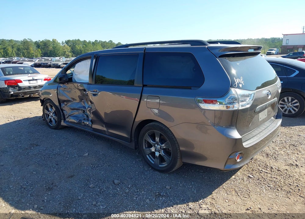 2017 TOYOTA SIENNA SE PREMIUM 8 PASSENGER VIN: 5TDXZ3DC0HS827841