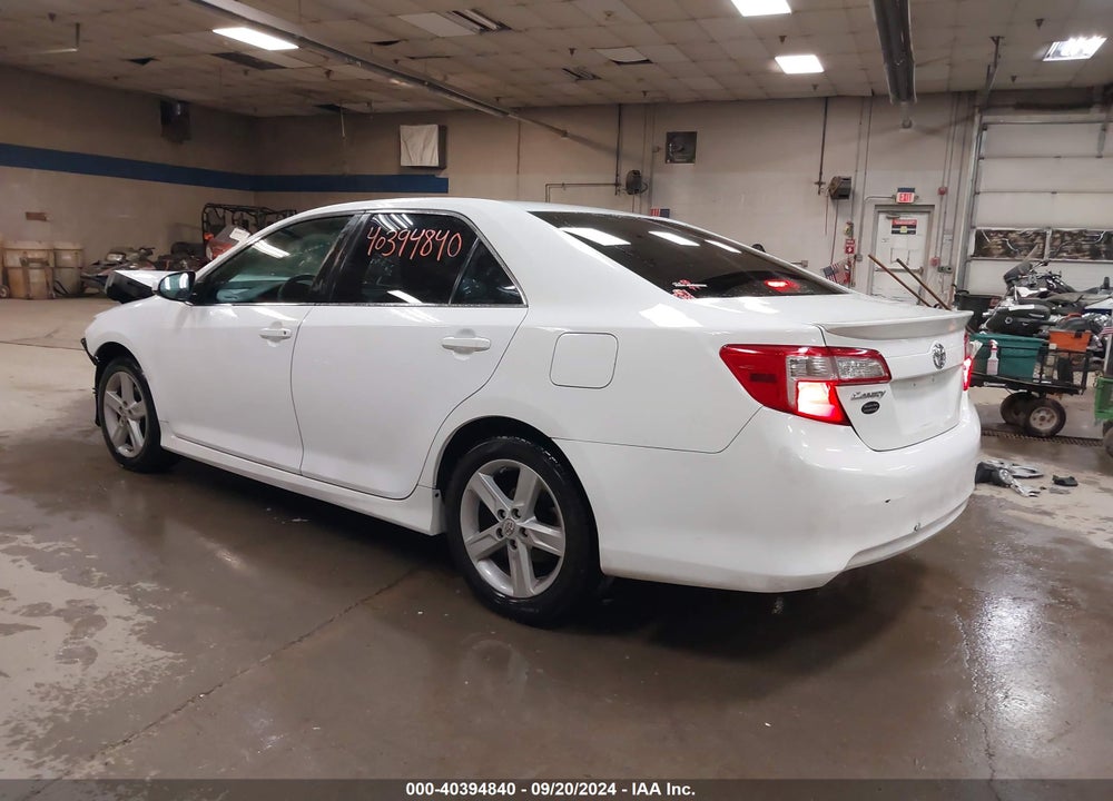 2013 TOYOTA CAMRY SE VIN: 4T1BF1FK4DU250647