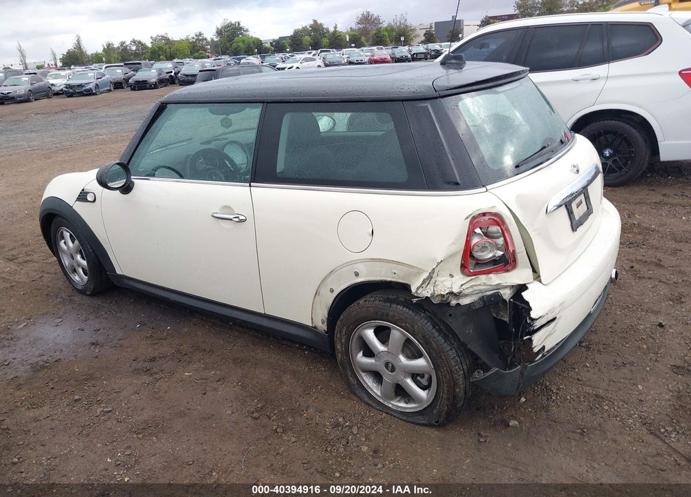 2009 MINI COOPER VIN: WMWMF33569TW71027