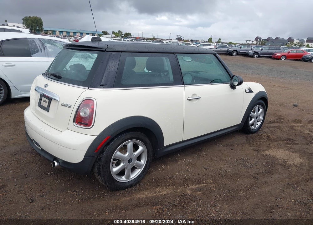 2009 MINI COOPER VIN: WMWMF33569TW71027