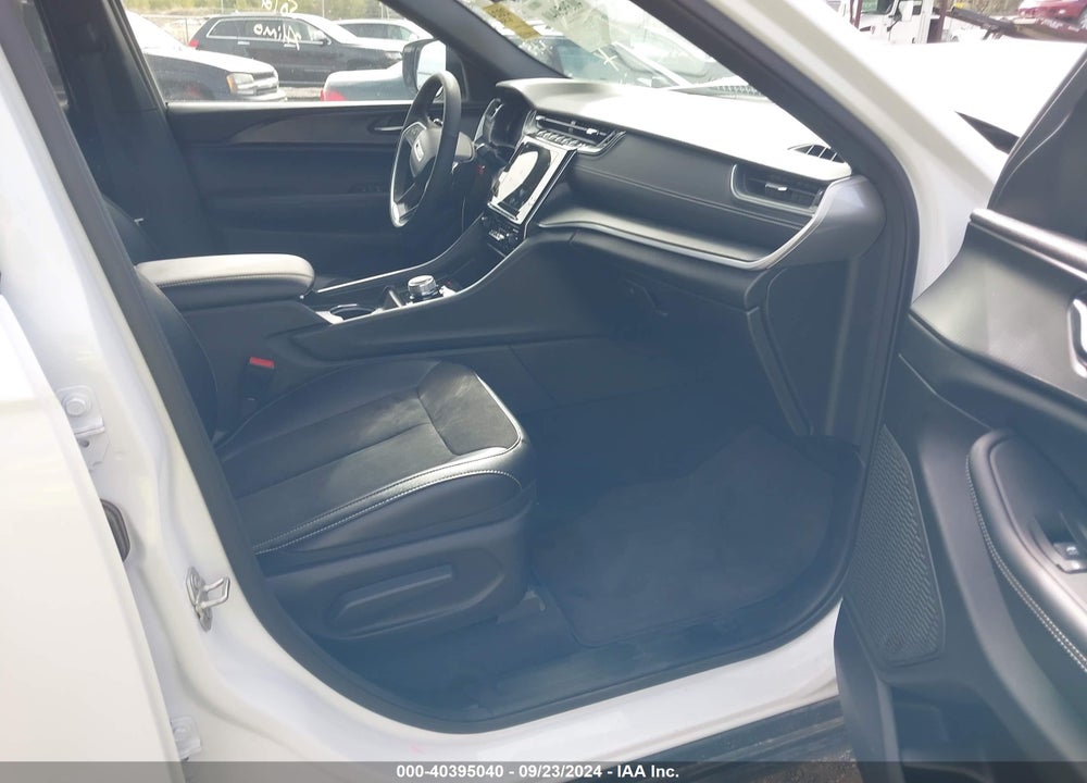 2024 JEEP GRAND CHEROKEE L ALTITUDE VIN: 1C4RJKAGXR8554463