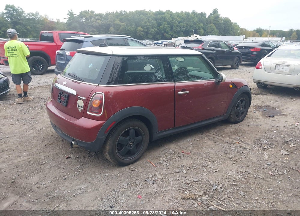 2009 MINI COOPER VIN: WMWMF33539TW73298