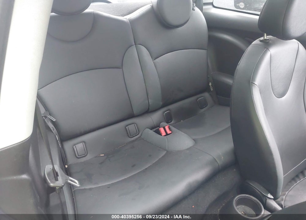 2009 MINI COOPER VIN: WMWMF33539TW73298
