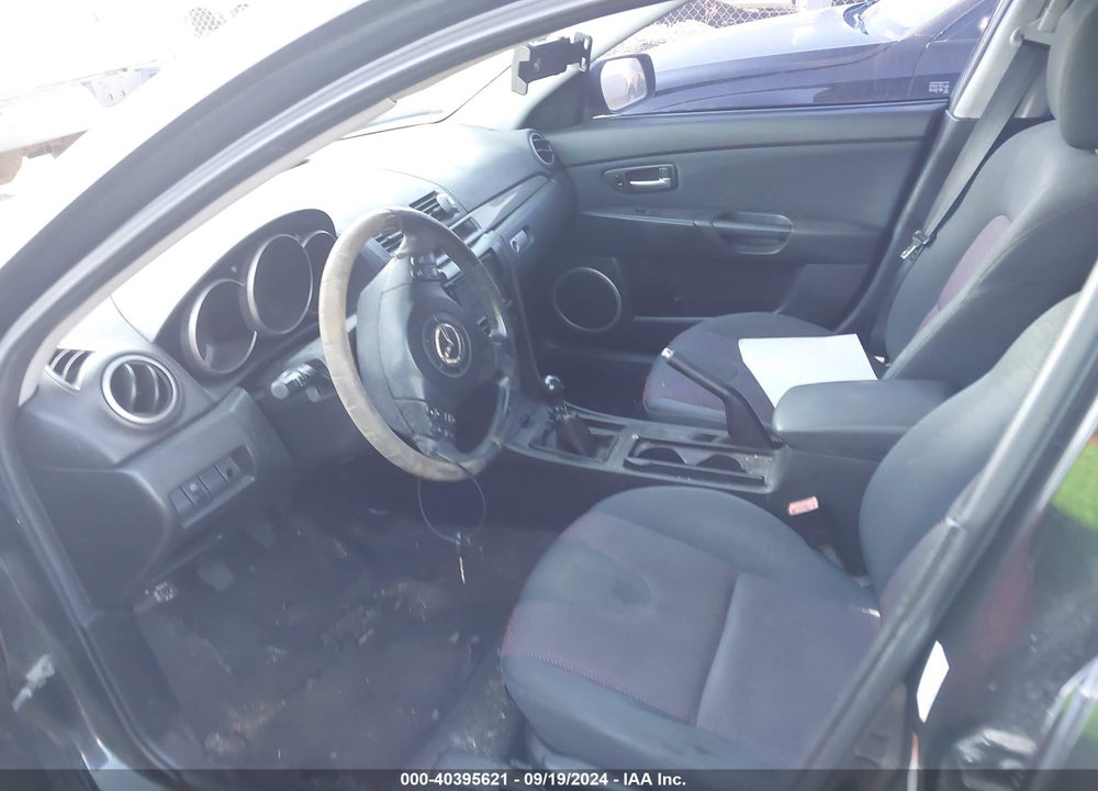 2005 MAZDA 3 S VIN: JM1BK323851305677