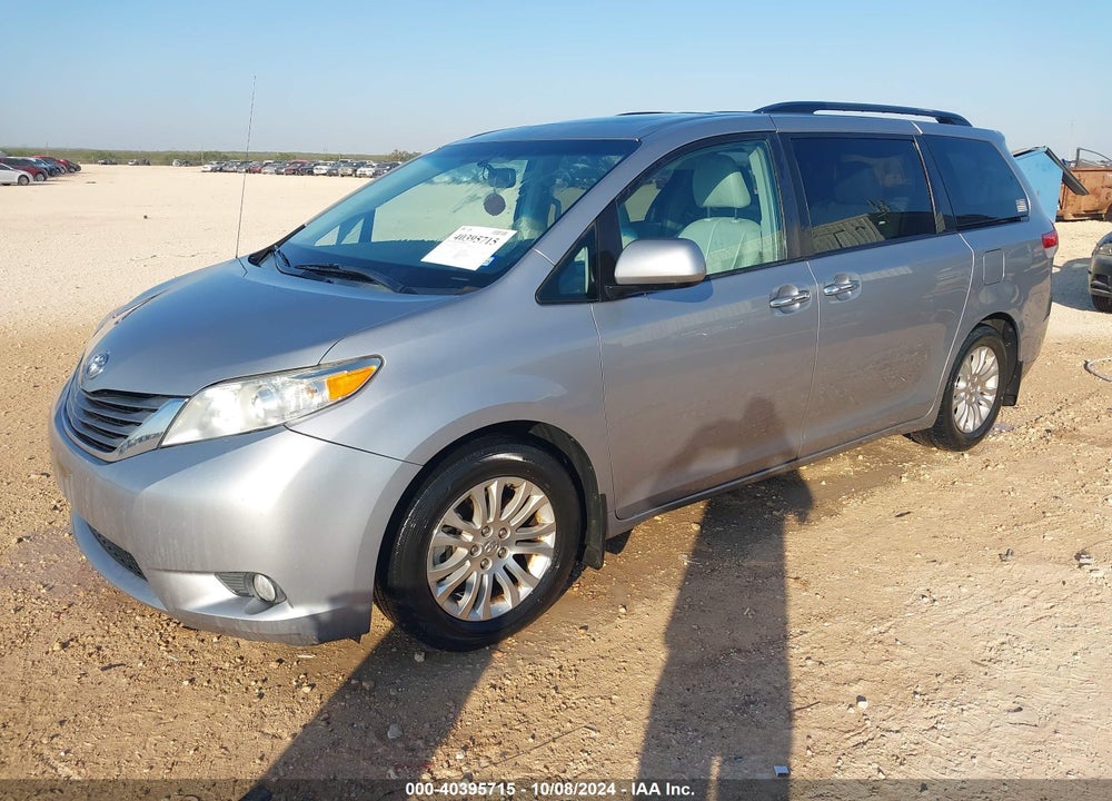 2013 TOYOTA SIENNA XLE V6 8 PASSENGER VIN: 5TDYK3DC9DS352659