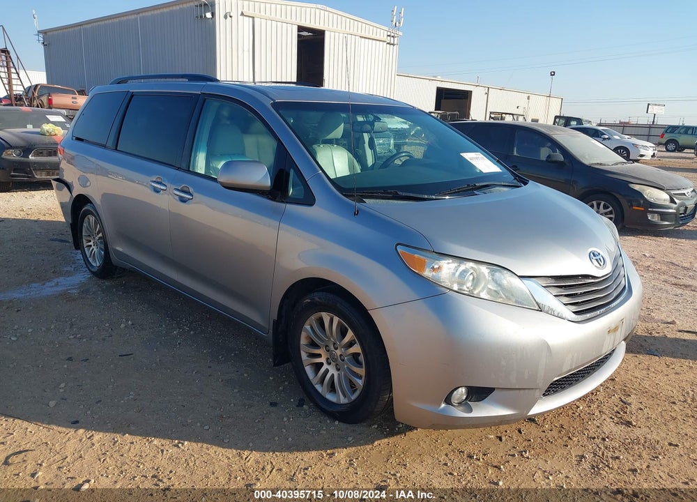 2013 TOYOTA SIENNA XLE V6 8 PASSENGER VIN: 5TDYK3DC9DS352659