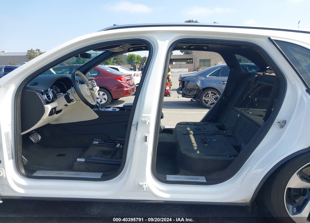 2020 BENTLEY BENTAYGA HYBRID VIN: SJAAJ2ZV5LC027470