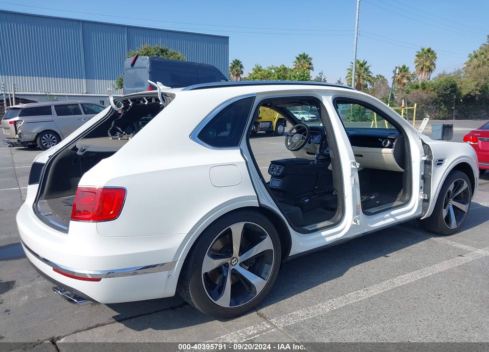 2020 BENTLEY BENTAYGA HYBRID VIN: SJAAJ2ZV5LC027470