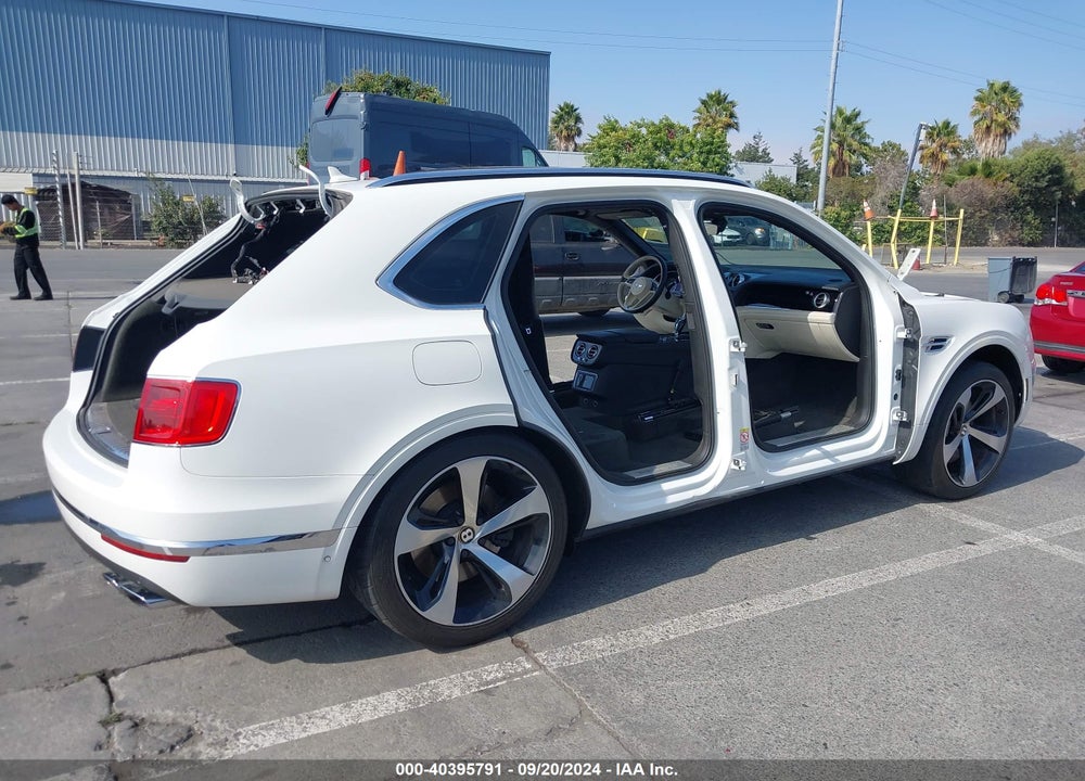 2020 BENTLEY BENTAYGA HYBRID VIN: SJAAJ2ZV5LC027470