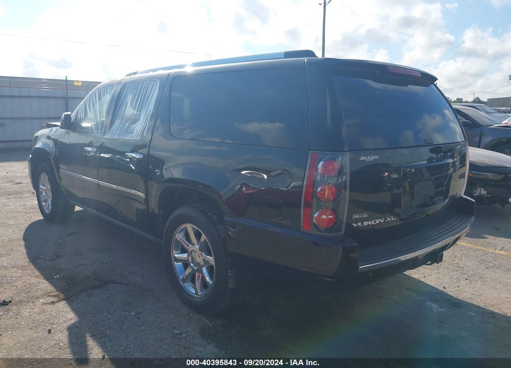 2010 GMC YUKON XL 1500 DENALI VIN: 1GKUKMEFXAR168455