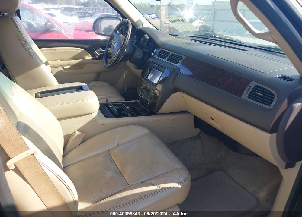 2010 GMC YUKON XL 1500 DENALI VIN: 1GKUKMEFXAR168455